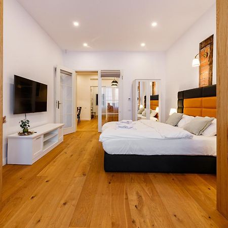 The Chic One, Unirii Square View Apartment Timisoara Ngoại thất bức ảnh